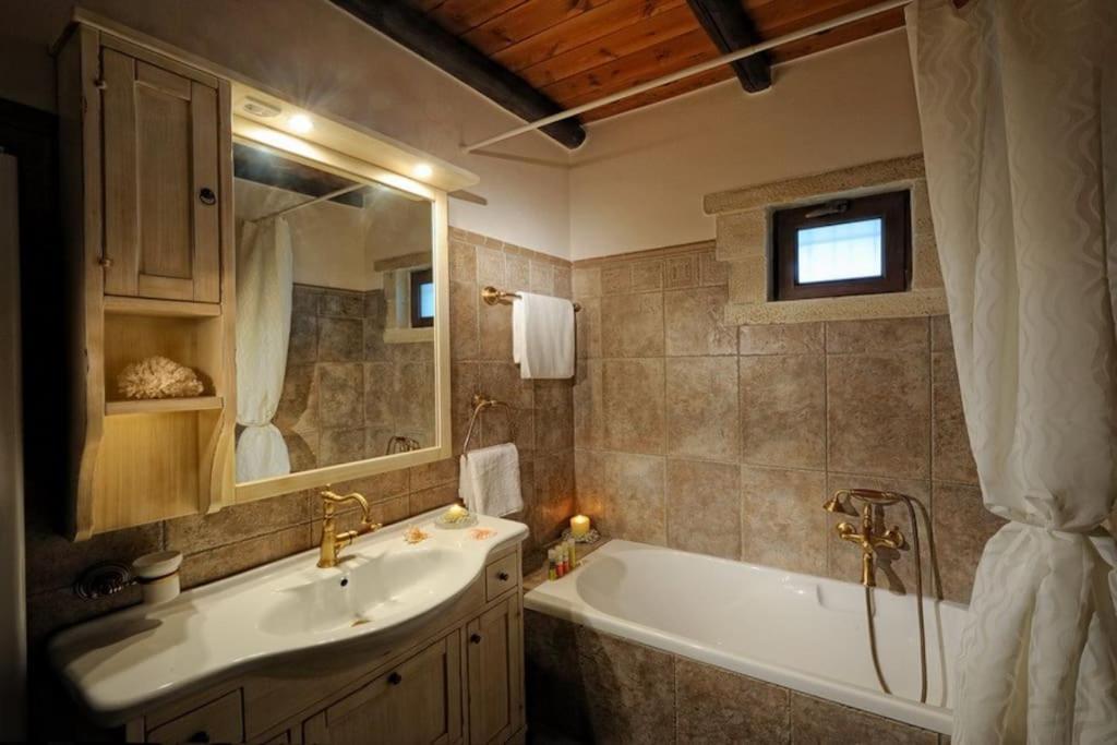 Stone House With Sea View Villa Achlia Екстериор снимка
