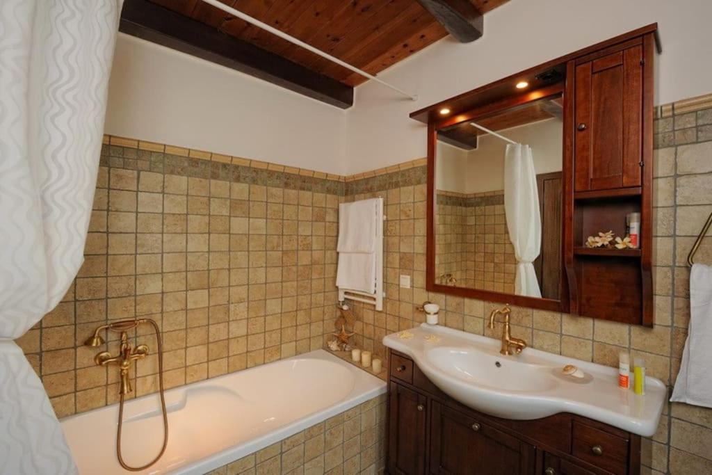 Stone House With Sea View Villa Achlia Екстериор снимка